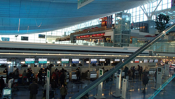 羽田空港国際線ロビー